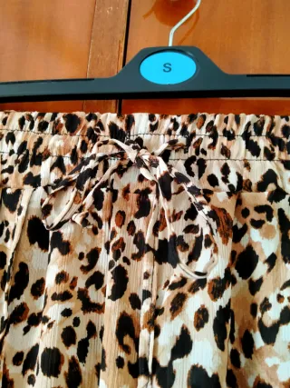 Pantalones anchos estampados mujer