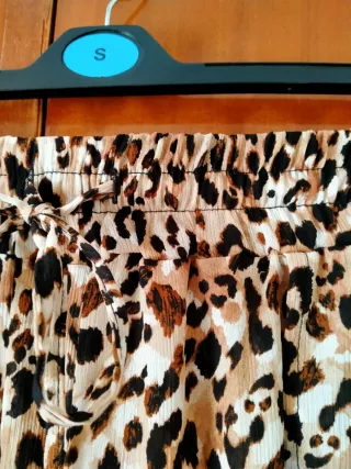 Pantalones anchos estampados mujer