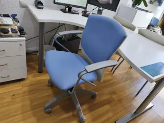 Juego Muebls Oficna: Escritorio, cajonera y sillas