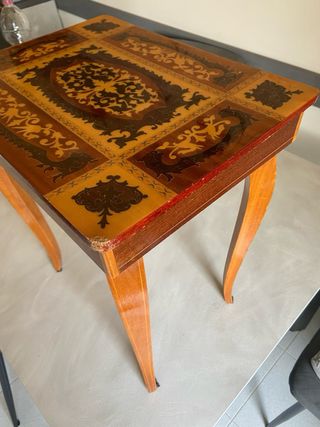 Tavolino vintage intarsiato in legno