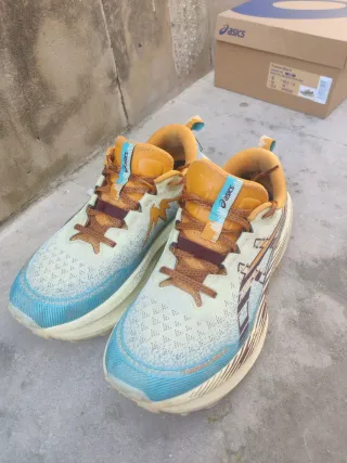 Asics Trabuco Max 4 Beige/Azul