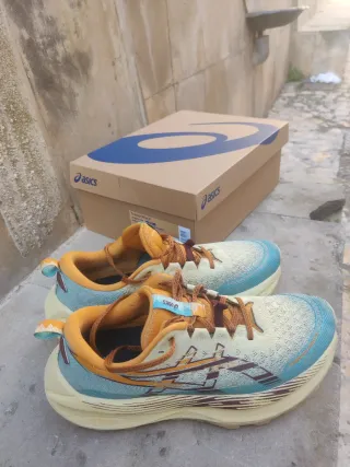 Asics Trabuco Max 4 Beige/Azul
