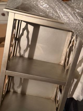 Mueble auxiliar gris metálico