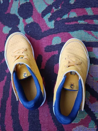 Zapatillas deportivas infantiles amarillas N°33