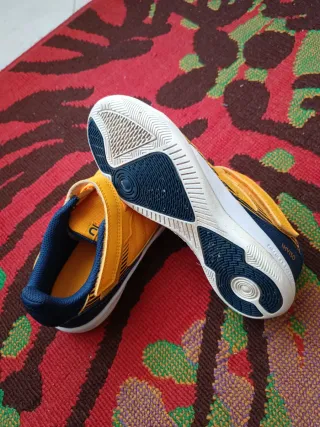 Zapatillas deportivas infantiles amarillas N°33