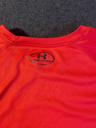 Camiseta deportiva Under Armour roja