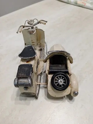 Moto d'epoca con sidecar