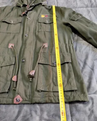 Chaqueta tipo militar.