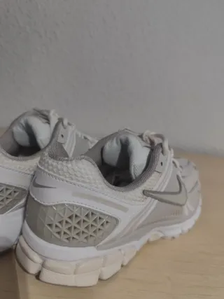 Nike Vomero 5 Talla 40