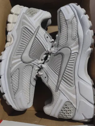 Nike Vomero 5 Talla 40