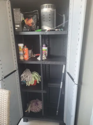 Armario de exterior de plástico gris