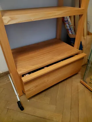 Estantería de madera