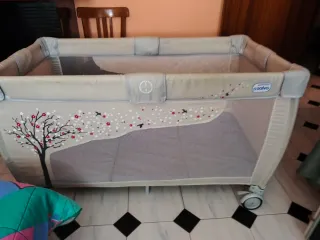 Cuna de viaje y parque Asalvo