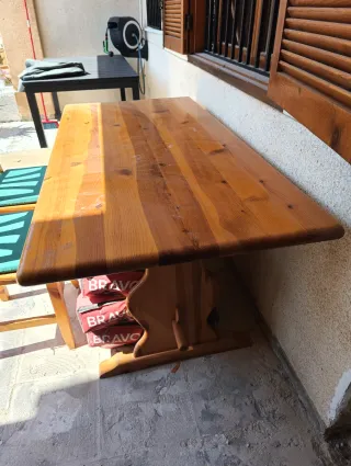 Mesa de madera rústica