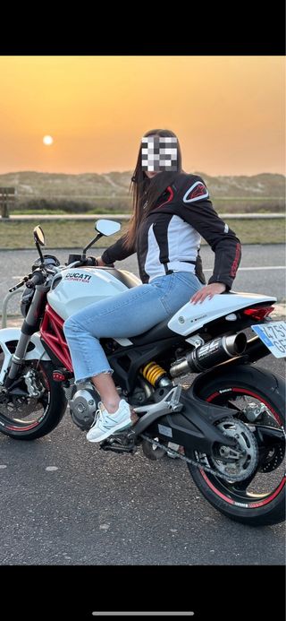 Ducati Monster 696