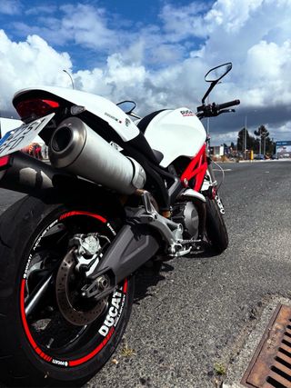 Ducati Monster 696