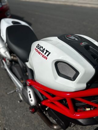 Ducati Monster 696