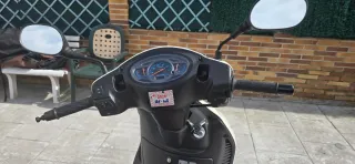 Suzuki Sixteen 125cc Beige/Burdeos