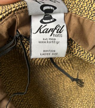 Sombrero de paja con pompón negro