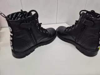 Botas Levi's unisex talla 32 niño