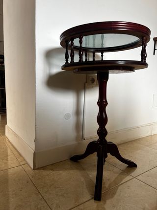 Mesita auxiliar antigua de madera y cristal