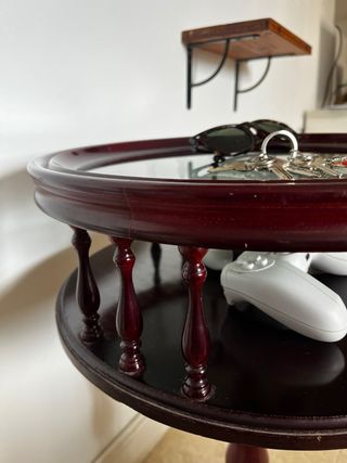 Mesita auxiliar antigua de madera y cristal