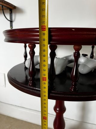 Mesita auxiliar antigua de madera y cristal