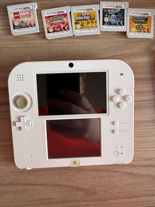 Nintendo 3DS Blanca + 5 Juegos