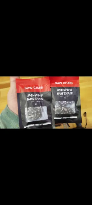 NUEVA! Motosierra de mano 6" con 2 baterías LITIO