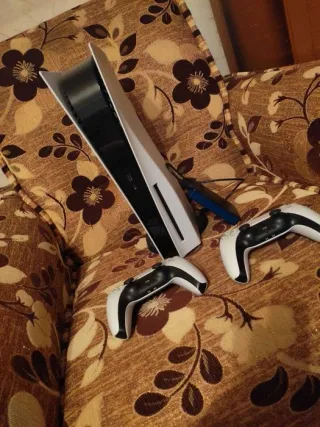 PS5 + 2 Mandos, Auriculares Pulse 3D y Juegos