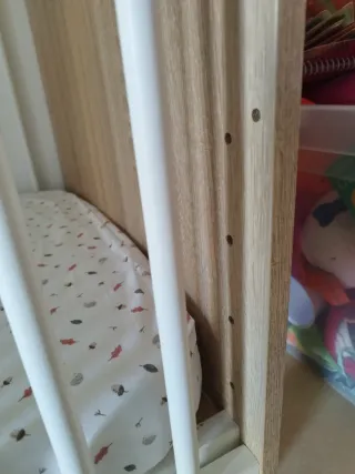 Cuna de madera y otra de viaje