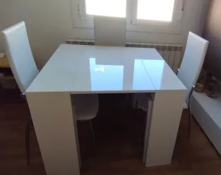 Mesa extensible blanca + 4 sillas