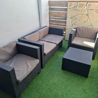 Mobiliario de jardín beige y negro