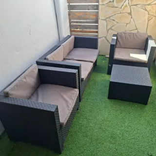 Mobiliario de jardín beige y negro