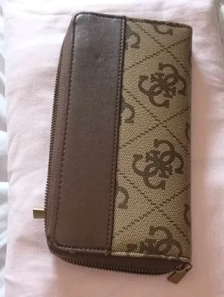 Cartera Guess Beige y Marrón