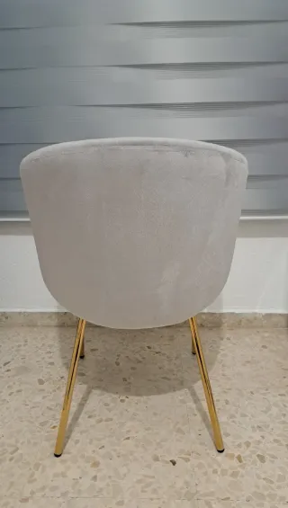 Silla tocador terciopelo gris y patas doradas