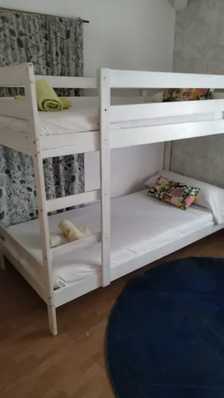 Literas de madera blancas