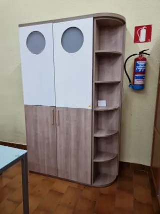 Armario Esquinero Madera y Cristal