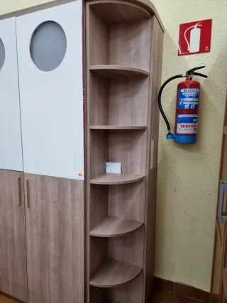 Armario Esquinero Madera y Cristal