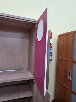 Armario Esquinero Madera y Cristal