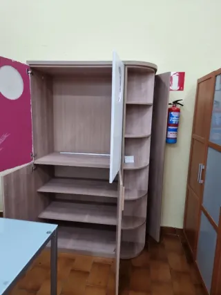 Armario Esquinero Madera y Cristal