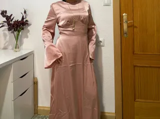 Vestido largo rosa satinado Talla M