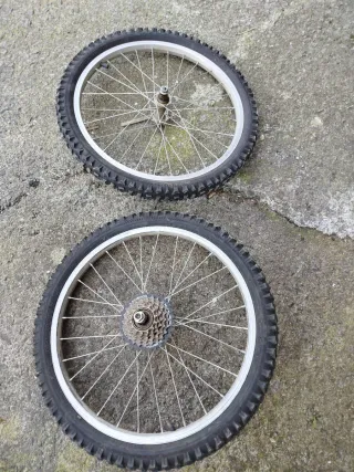 Neumáticos y cámaras bicicleta 20 pulgadas