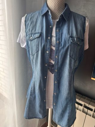 Camisa vaquera sin mangas con corchetes Talla L