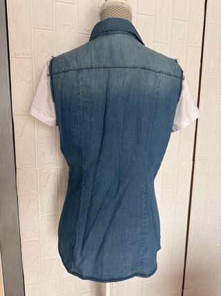 Camisa vaquera sin mangas con corchetes Talla L