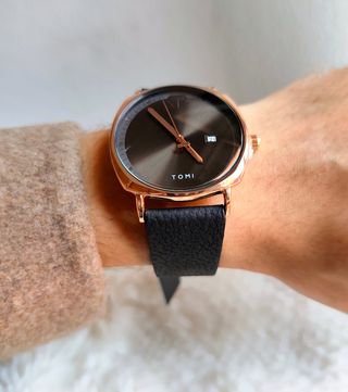 Reloj TOMI elegante unisex negro y rosa