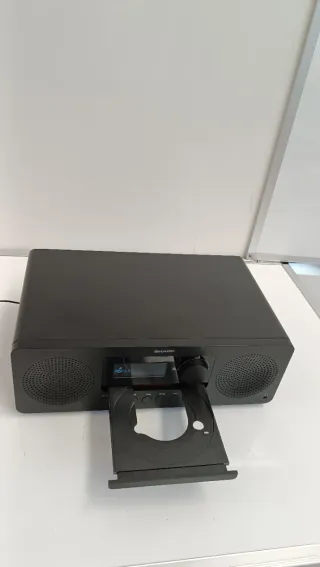 Radio Sharp Negra con Mando W4Y9296