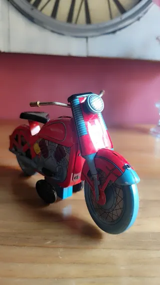 Moto de Chapa a Cuerda