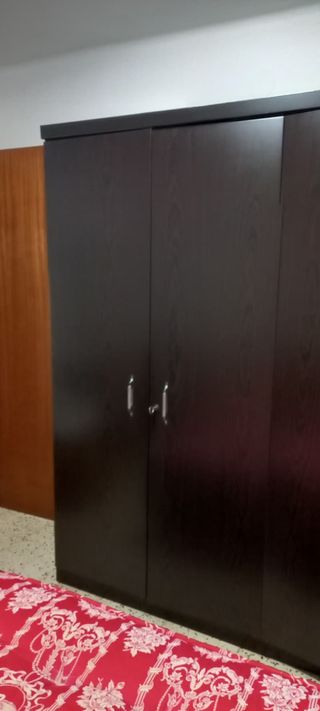 Armario 3 puertas wengué con cajonera