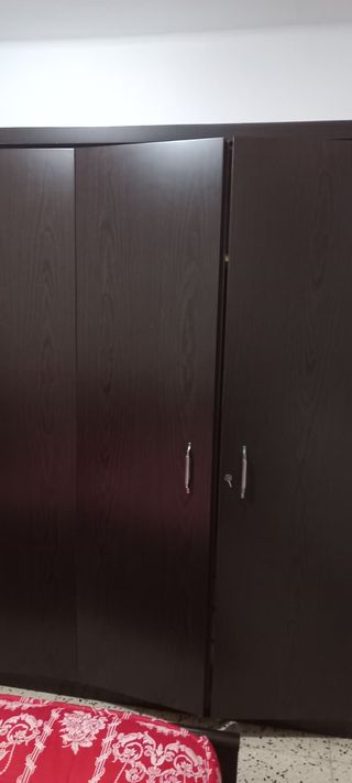 Armario 3 puertas wengué con cajonera